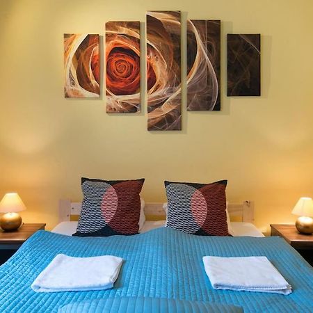 Big Cosy Retro Apt, Free Parking, 15Min Oldtown & Kazimierz - By Homelike كراكوفيا المظهر الخارجي الصورة